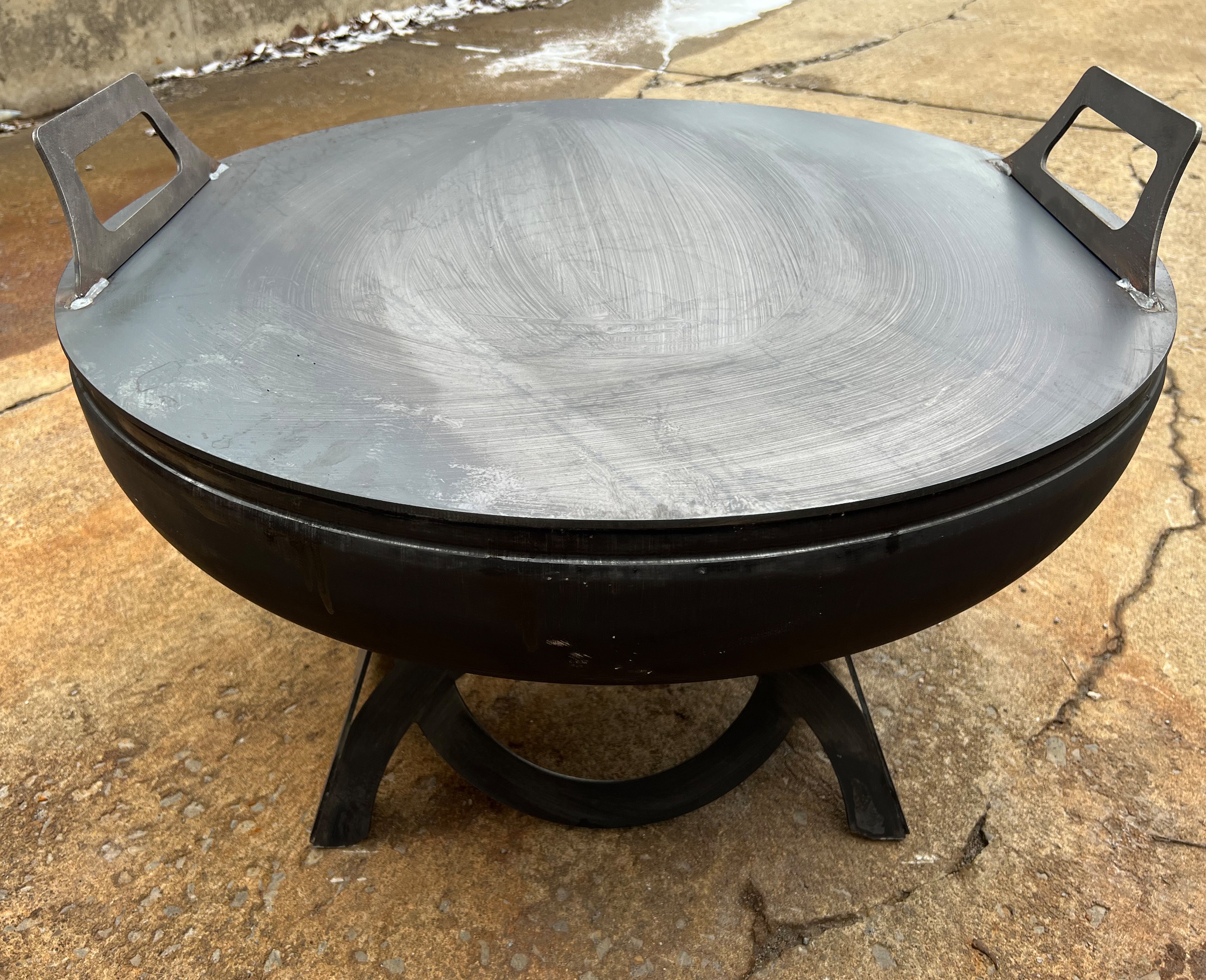 Sleek Flat Fire Pit Lid: Durable American Steel Design - Ohio Flame