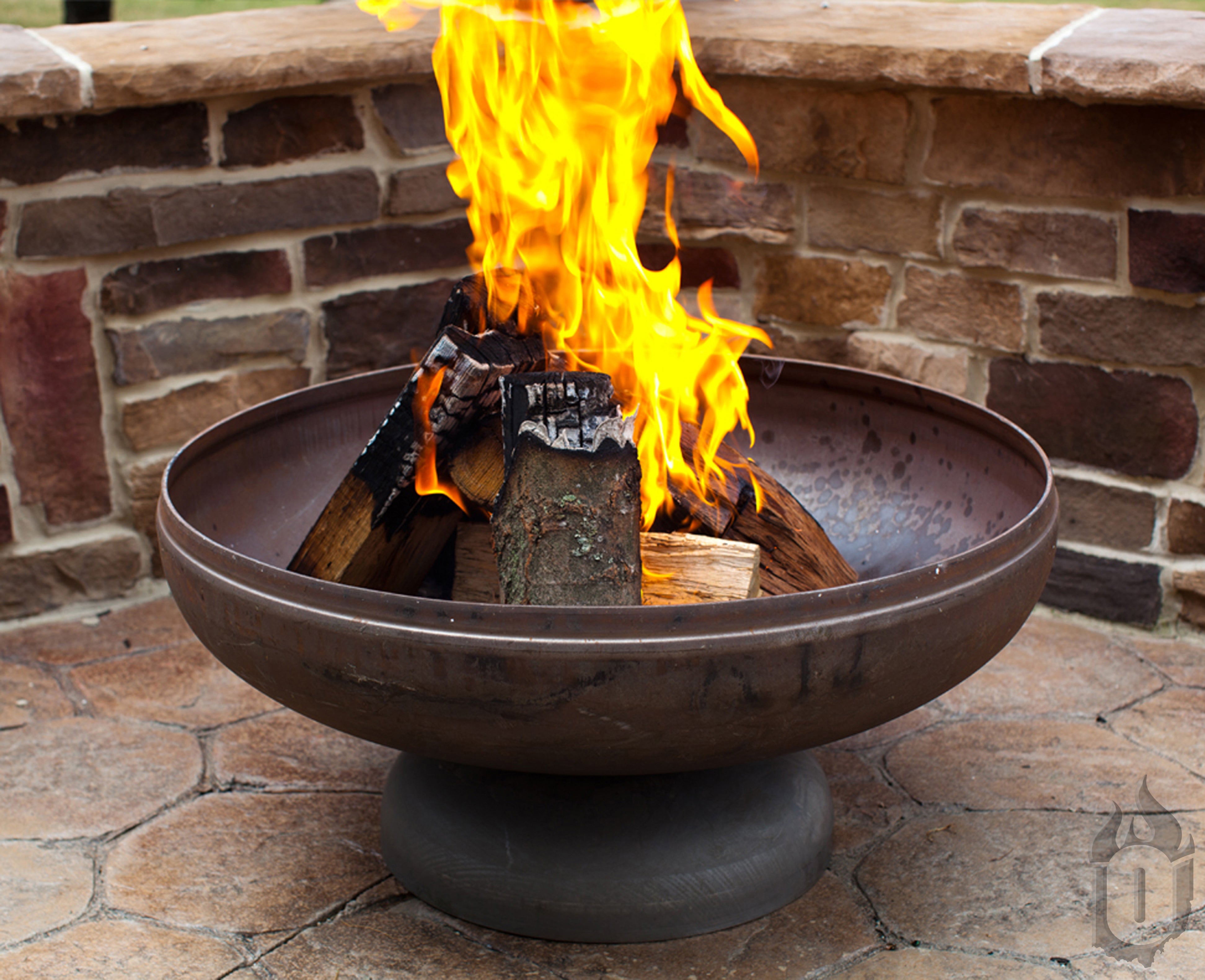 Modern Blaze Round Steel Fire Pit with Grate - Patio Fever